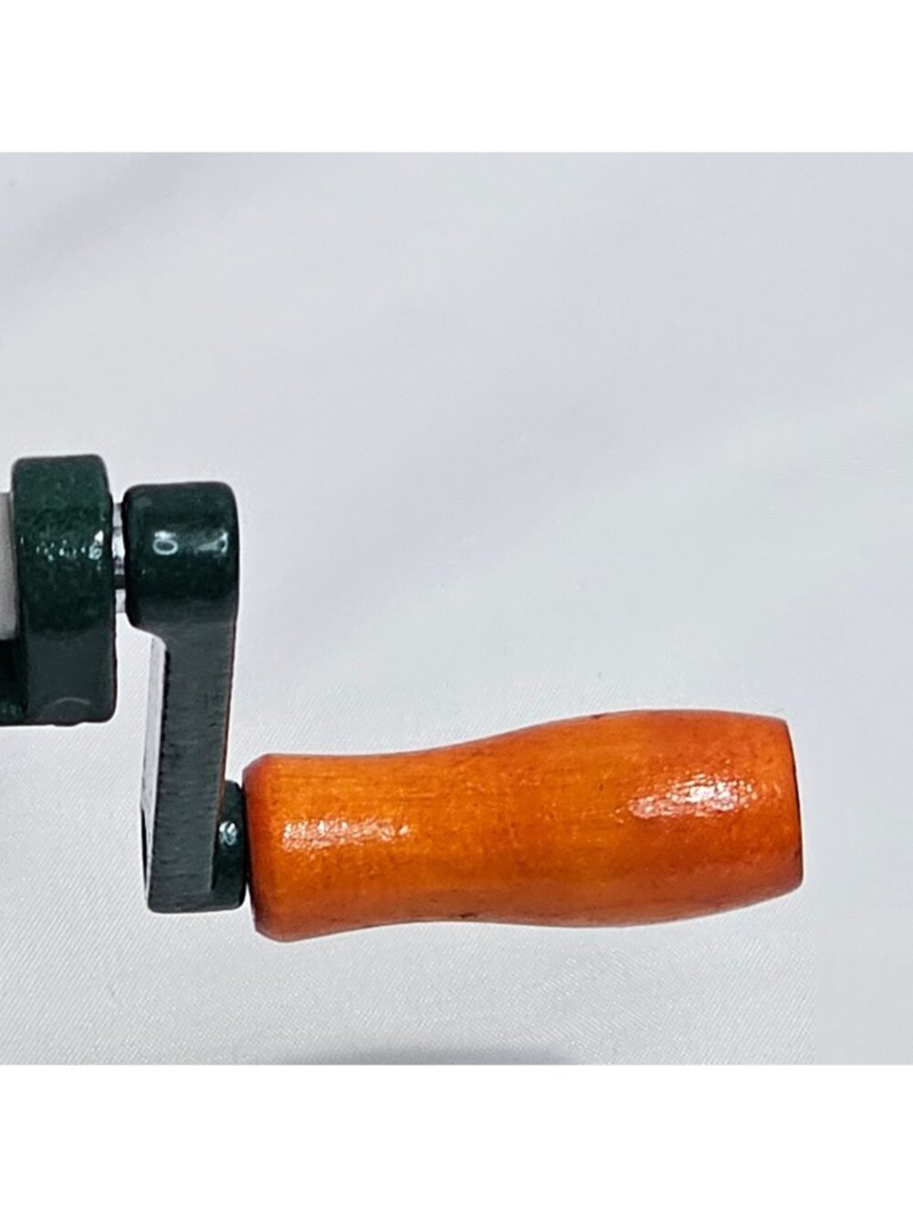 Heavy-Duty Manual Apple Peeler Corer Slicer With Suction Base & Wooden Handle - Picture 7 of 9